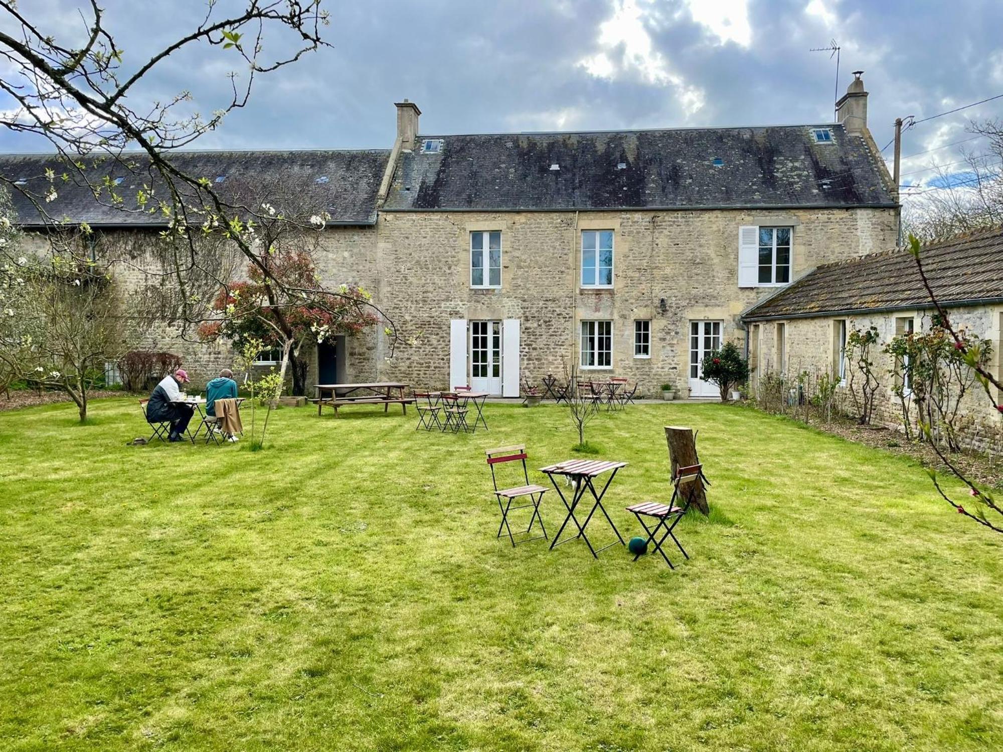 Les Chambres D'Omaha Beach Etablissement Avec Deux Chambres D'Hotes, Petit-Dejeuner Compris Fait-Maison Et Produits Locaux ヴィエルヴィル・シュル・メール エクステリア 写真